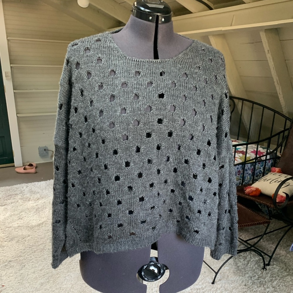 CUTE lightweight gray sweater for layering